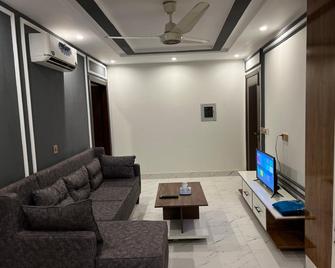 Midway Residency - Lahore - Living room