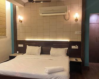 The Aster Penthouse - Kolkata - Schlafzimmer