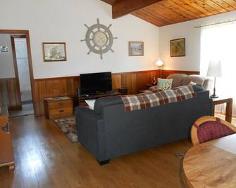 Perfect for small families with small dog - Seaside - Living room