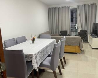 Apartamento na Praia do Futuro I , 350metros da Barraca Crocobeach - Fortaleza - Salle à manger