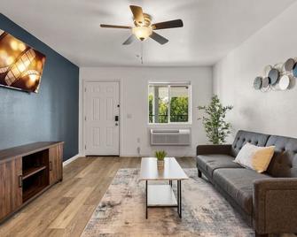 Close to City Life | Free Parking - Reno