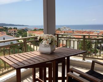 Royalty Suites Loft - Nikiti - Balkon