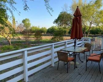 Close in Quiet & Comfortable Home on 100+ Acres - Horse Ranch - Davis - Balcony