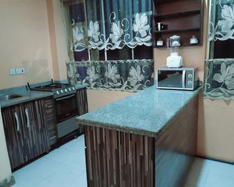Goddis Apartments - Lagos - Kitchen