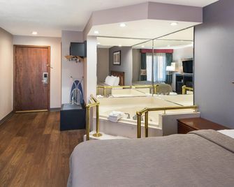 Quality Inn and Suites Cincinnati I-275 - סינסינטי - חדר שינה