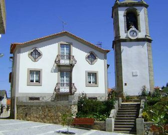 3 bedroom farmhouse with 3m splash pool, sleeps 6/8, pretty views, Arganil 2 km - Arganil - Edifício