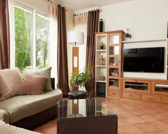 Villa in Bagnols-en-Forêt with Private Pool - Bagnols-en-Forêt - Living room
