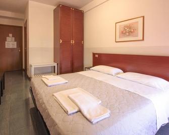 Hotel Rose&Crown - Correggio - Bedroom