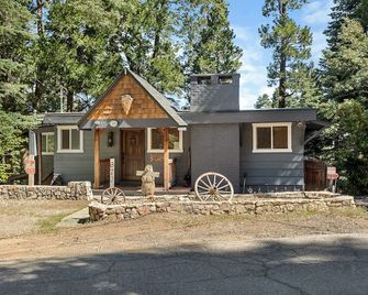 Luxurious Cabin w/ lake views 10 minutes to Santa's SkyPark & Village - Lake Arrowhead - Building