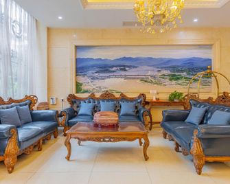 Jincheng Hotel - Yichang - Wohnzimmer