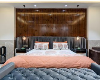 Hotel Rakshit International - Belgaum - Bedroom