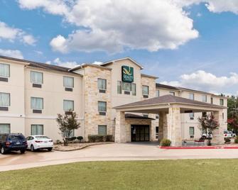 Quality Suites - Huntsville - Budynek