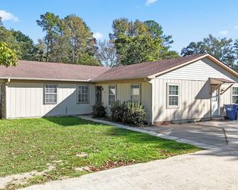 4 bed/2 bath across from Sand Mountain Park - Albertville - Gebäude