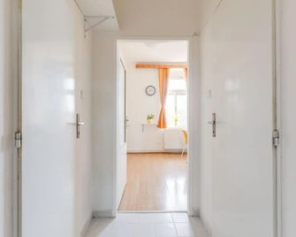 Sunshine Apartment near the City center - Praga - Pasillo