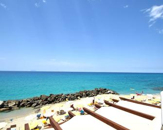 Resort Hotel Rocca di Vadaro - Ricadi - Platja
