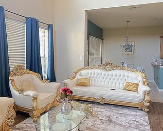 Cozy luxury home - Grand Prairie - Living room