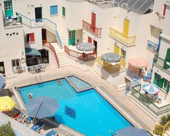 Sea N Lake View Hotel Apartments - Larnaca - Pool