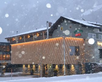 Hotel Rovanada Wellness & Bergnatur - Vals - Gebäude