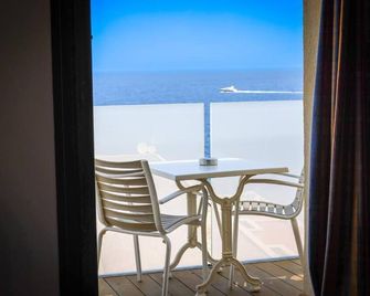 แซง-คริสตอฟ - คาลวี - ระเบียง