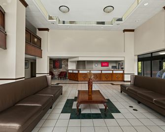Red Roof Inn & Suites Newnan - Newnan - Lobby