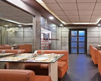 Gold Coast Beach Resort - Puri - Restaurante