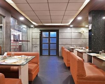 Gold Coast Beach Resort - פורי - מסעדה