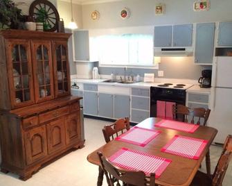 Friendly home in the heart of Ligonier - Ligonier - Kitchen