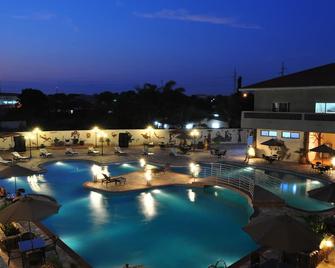 Mensvic Grand Hotel - Accra - Zwembad