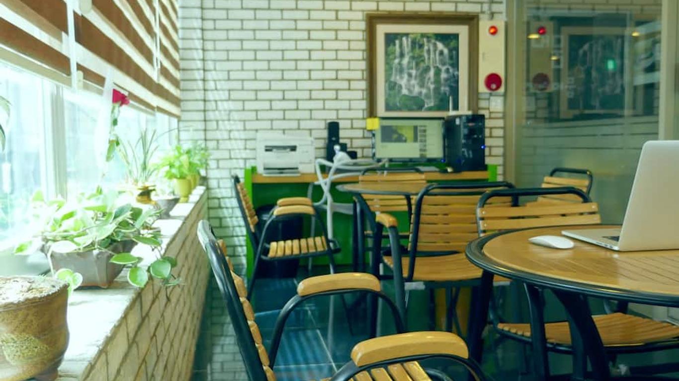 ريزيدنس موموم هوتل