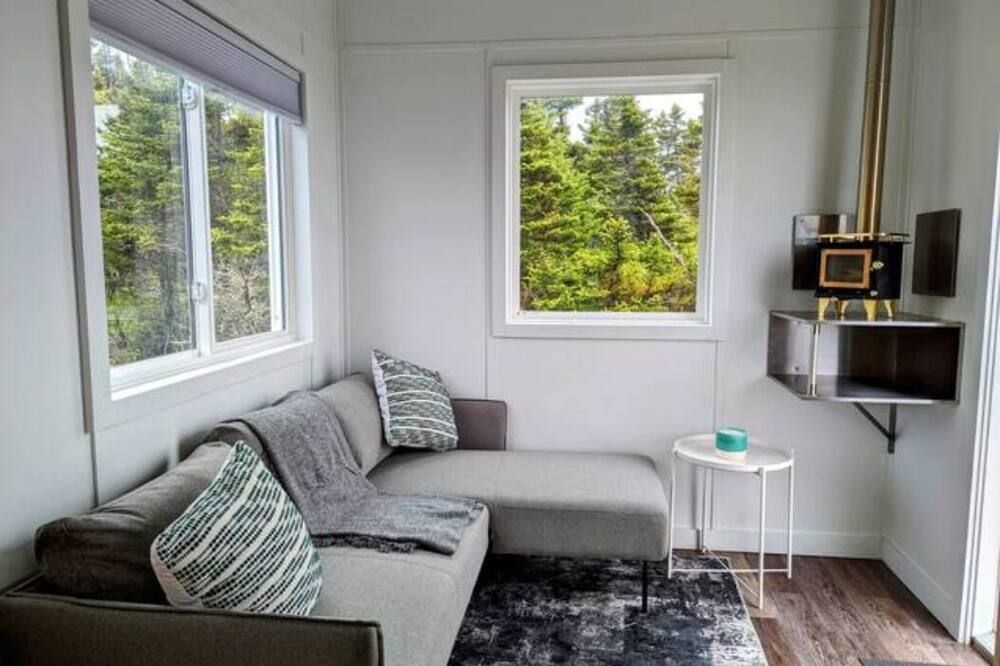 Ocean Top Tiny Home in Western Head, Nova Scotia: Surf, Sunsets and Serenity! - Liverpool - Huiskamer