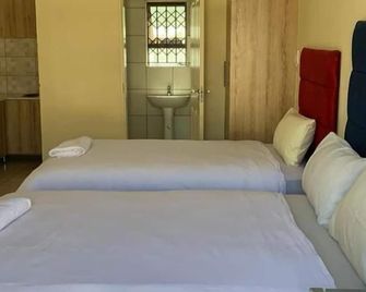 Blueville Guest House - Emalahleni - Bedroom