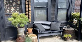 Crew's Quarters Boarding House - Caters to Men - Provincetown - Patio