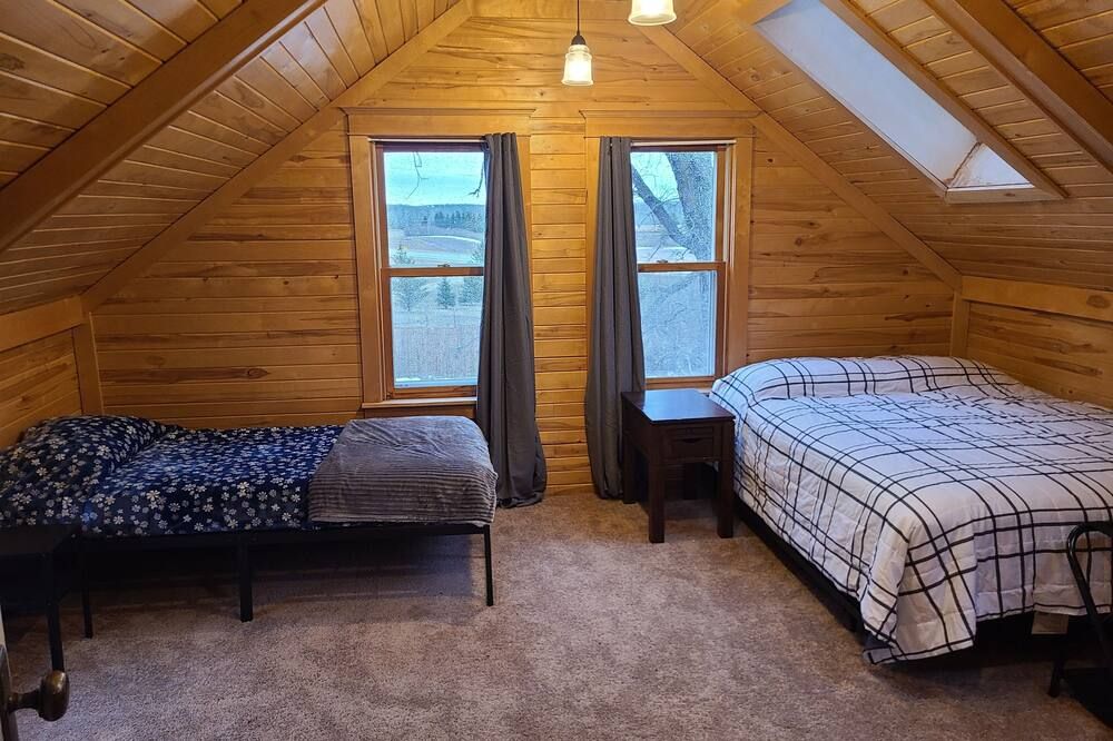 Country Farmhouse at 14 Hands Farm - Detroit Lakes - Schlafzimmer
