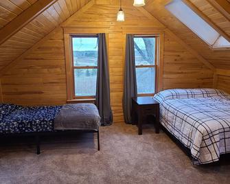 Country Farmhouse at 14 Hands Farm - Detroit Lakes - Bedroom