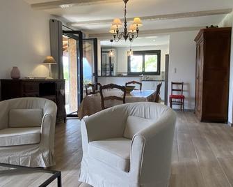 Large 4-bedroom villa with pool and wonderful panoramic view - Bagnols-en-Forêt - Living room