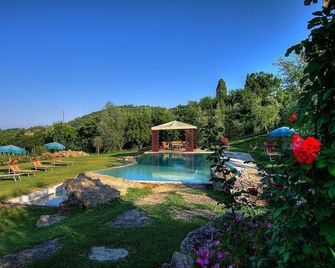 Villa Ardita: A characteristic and welcoming two-story villa surrounded by the greenery, with Free WI-FI. - Montepulciano - Piscina