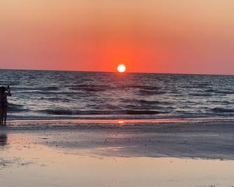 Blue Water Beachside villa 3 - Clearwater Beach - Strand