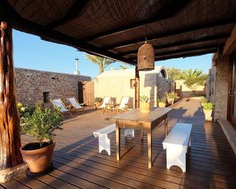 Charming, stone, overlooking Ibiza, 1,200 m2 of private land - Sant Ferran de ses Roques - Innenhof
