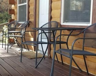 Timber Ridge #4 Custom Built Log Cabin Near Mount Rushmore - Keystone - Balcony