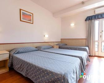 Hotel Castell - Montagnoli Group - Limone sul Garda - Bedroom