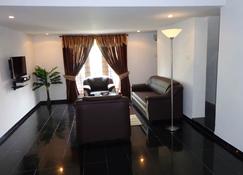 Remisha Service Apartments (Independent House). - Chennai - Phòng khách