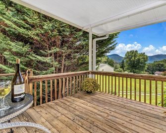 Private, cozy home - Handicapped Accessible no by- with great views - Fletcher - Balkon