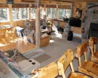 Secluded Vacation Cabin With Hot Tub And A Real Fireplace - Kunkletown - Lobby
