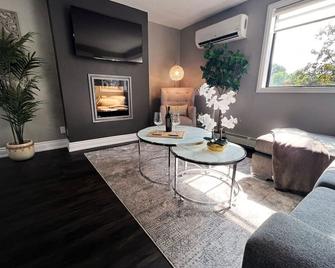 New Elegant Urban 2br Retreat - London - Living room