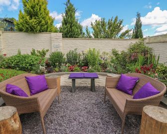 Gwynfa - Newcastle Emlyn - Patio