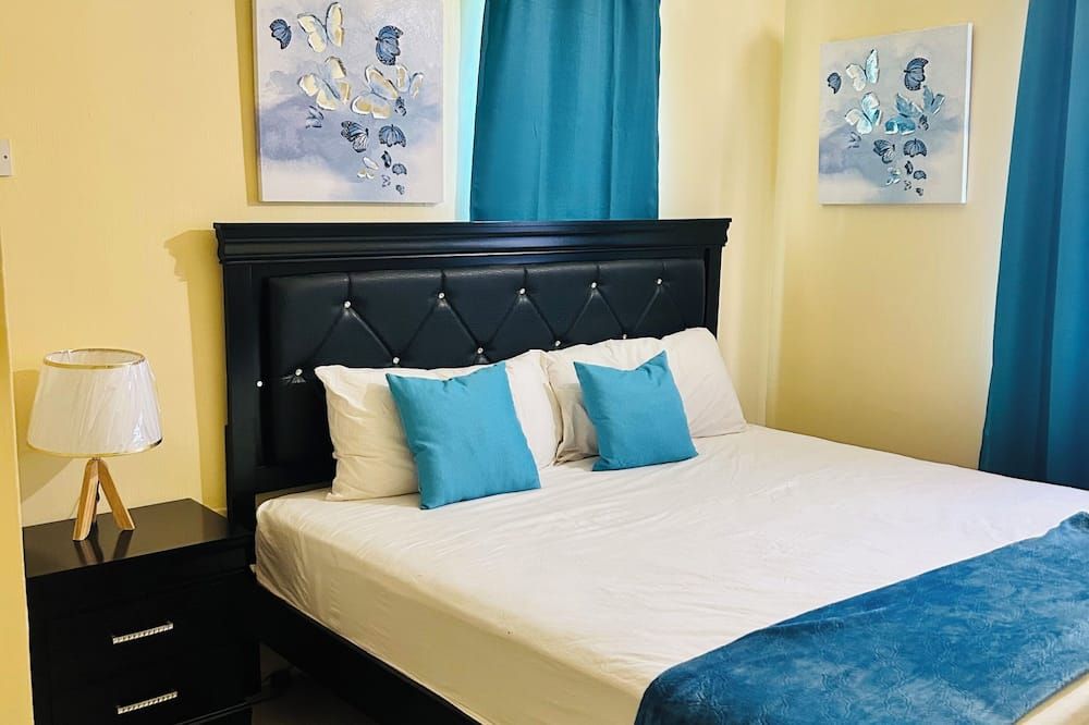 The Rest Stop- Front Unit- 15 min from airport with 24/7 security - Montego Bay - Camera da letto