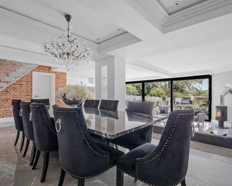 Host & Stay - Mount Pleasant - Broadwey - Comedor