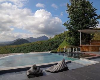 Caligo Resort - Ban Ta Khun - Piscina