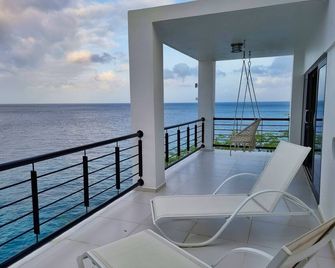 Seafront Villa in Lagun Curaçao -pool-Wifi + With Private access to sea! - Lagún - Balcón
