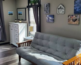 Contemporary king w/futon - Whitehall - Sala de estar